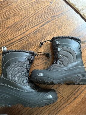 The North Face Kids Black Winter Snow Boots with Toggle Laces worn twice